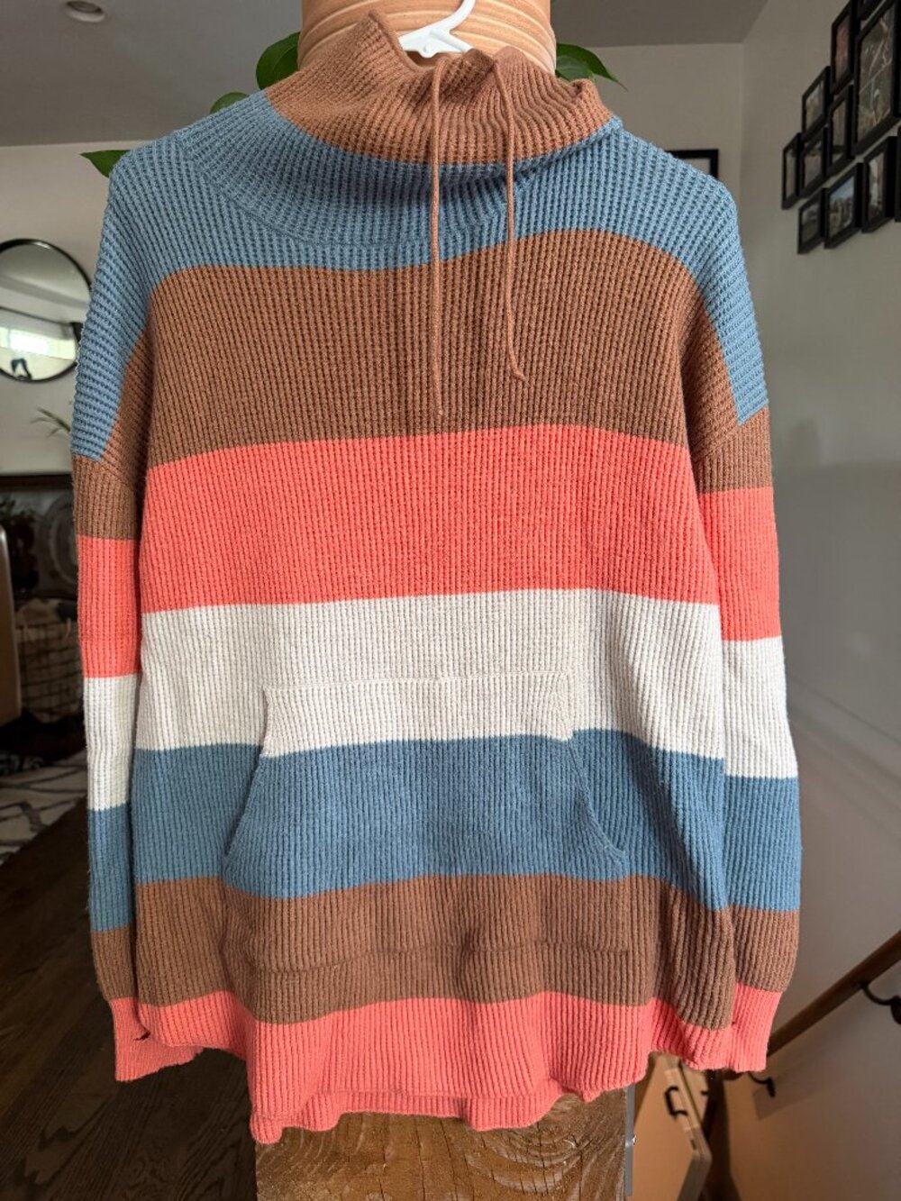 Carve Designs Lightweight draw-string sweater - Size S - Picture 2 of 5